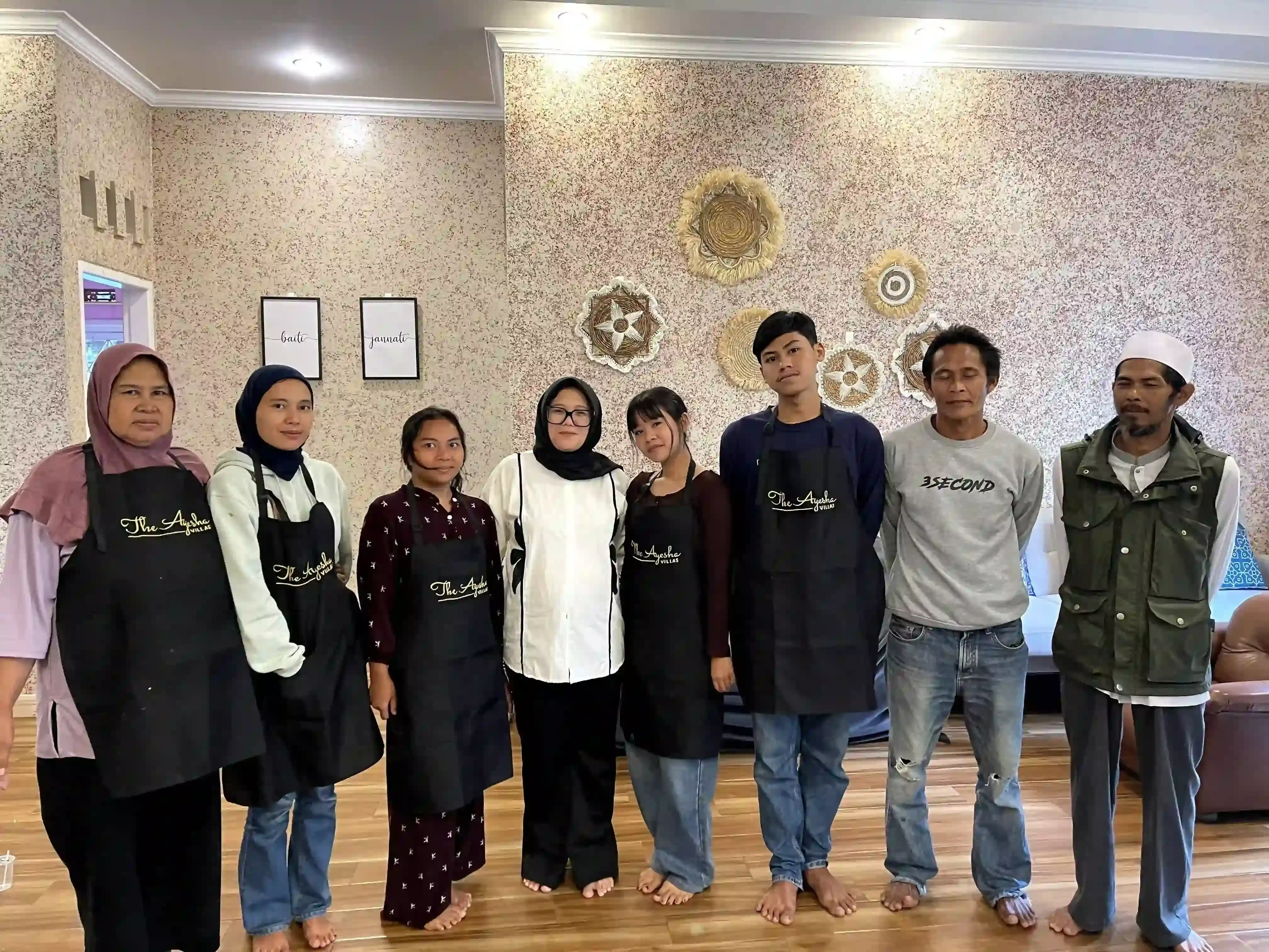 Staff Siap Sedia 24 Jam - Layanan The Ayesha Villa Puncak Bogor